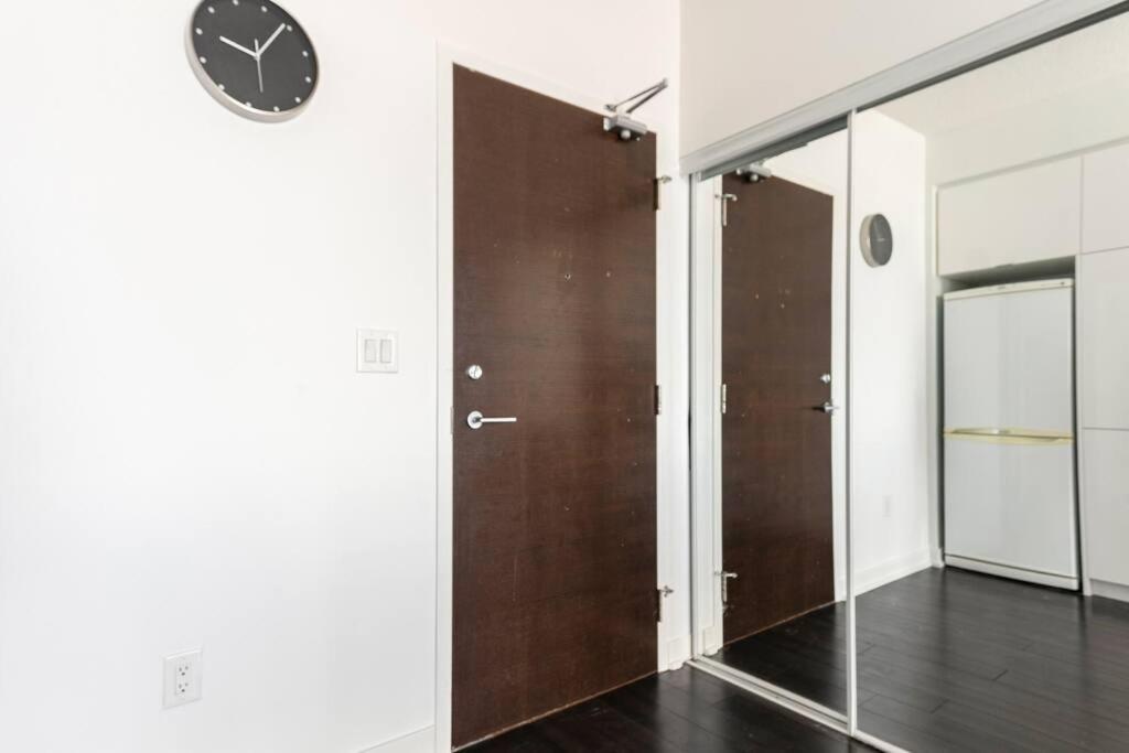 טורונטו Luxury Downtown Lakeview & City View Condo מראה חיצוני תמונה