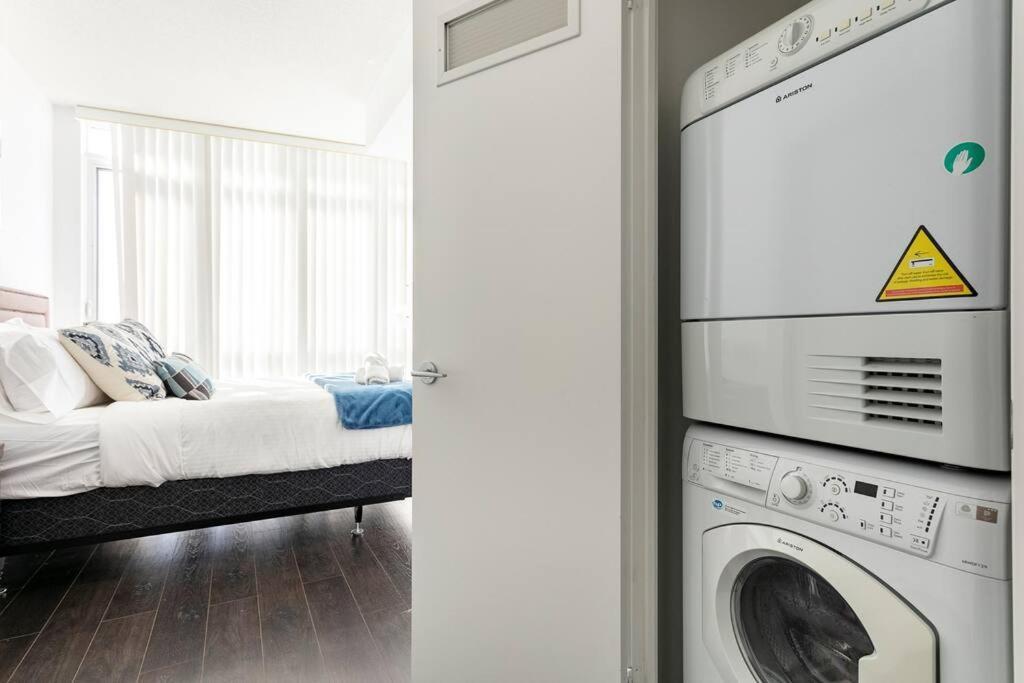 טורונטו Luxury Downtown Lakeview & City View Condo מראה חיצוני תמונה